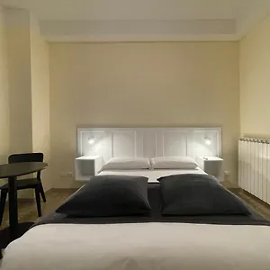 Apartment Yome-guicciardini 10, Florence